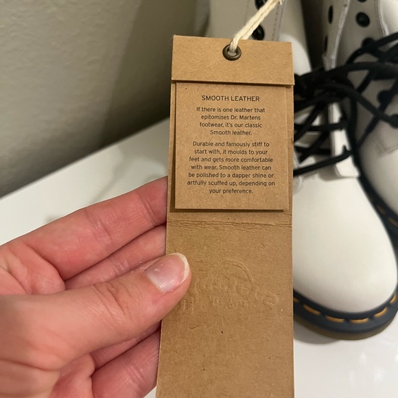 COPY - Doc Martens 1460 SMOOTH LEATHER LACE UP BOOTS, white size 6 - Picture 10 of 14